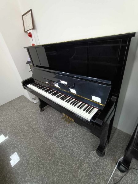  2003年 KAWAI KU-30 只要48800 內外已清潔整理 用少少的錢買到中高階 二手鋼琴 