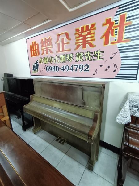 超便宜出售 KAWAI KU-80 二手白化鋼琴 49000 中壢...