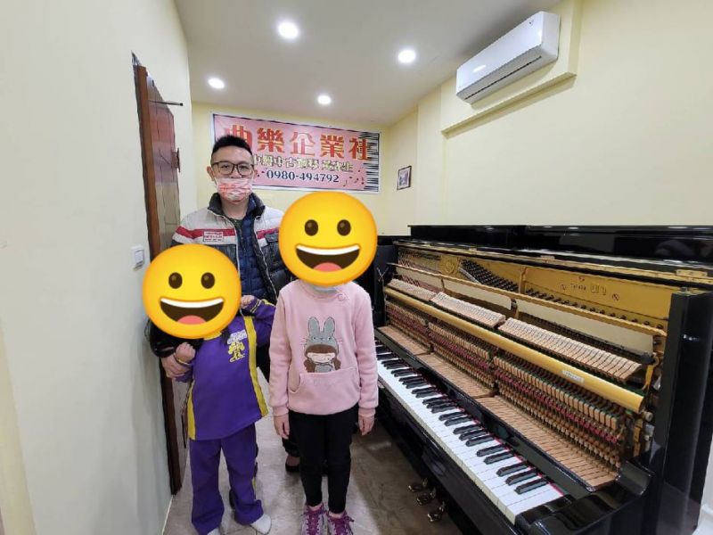  No War Please 感謝本週願意給予中壢中古鋼琴黃先生服務的顧客、教室及同行，也謝謝知名女歌星周X蕙與本公司租借鋼琴拍MV 