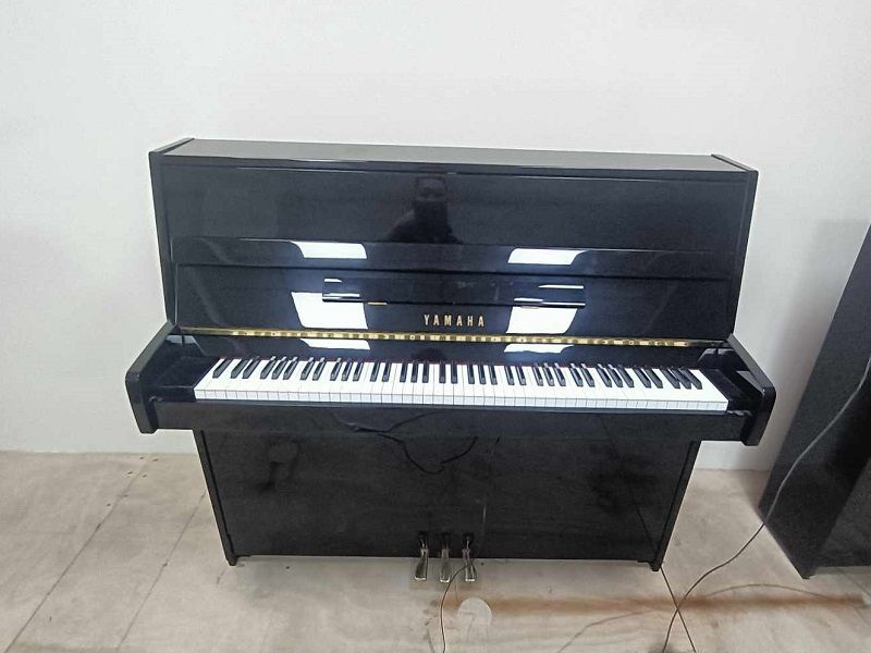  48000元 不占空間小琴 台灣山葉 YAMAHA UT-10 二手鋼琴 YT24萬號 自己搬回家 