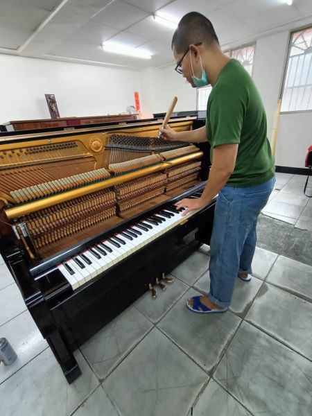就只賣29900 日本YAMAHA U1E 地方媽媽可以上線了 找中壢中古鋼琴黃先生買鋼琴 保證俗! 