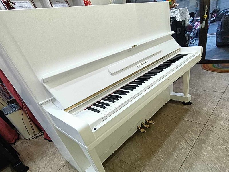  只要43800元  聖誕夢幻NG白 YAMAHA U3二手鋼琴 就是你的了! 