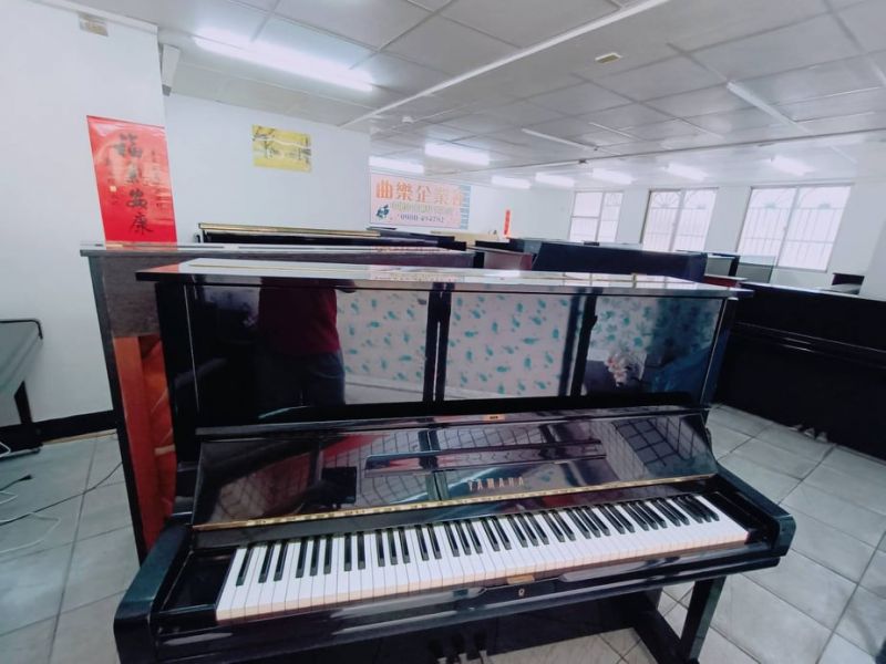  日本YAMAHA U3 300多萬號 二手鋼琴 H&M兄弟檔 一台只要65000 歡迎比較比價 有便宜才敢大聲! 