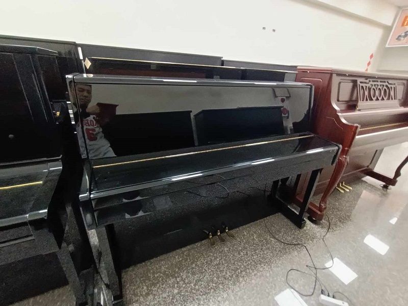 只要42800 日本KAWAI 不占空間小琴 跟電鋼琴尺寸差不多 ...