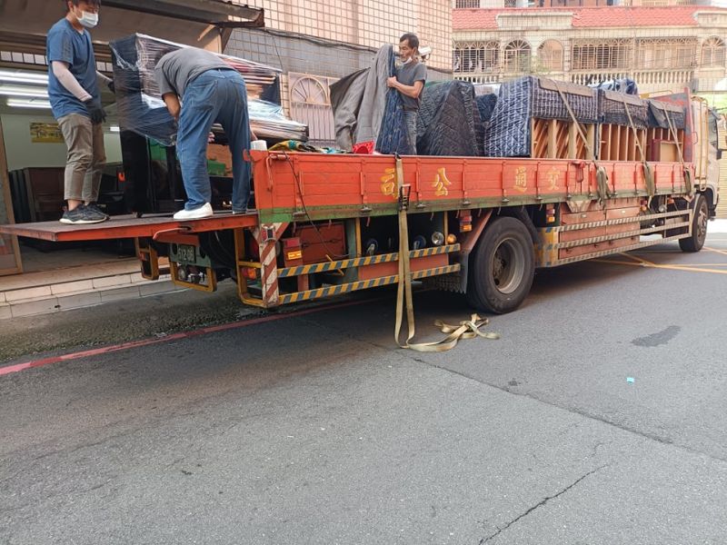  直立鋼琴、平台鋼琴怎麼搬?鋼琴搬樓梯?拆鋼琴?吊鋼琴?特殊鋼琴搬運?搬運報價 