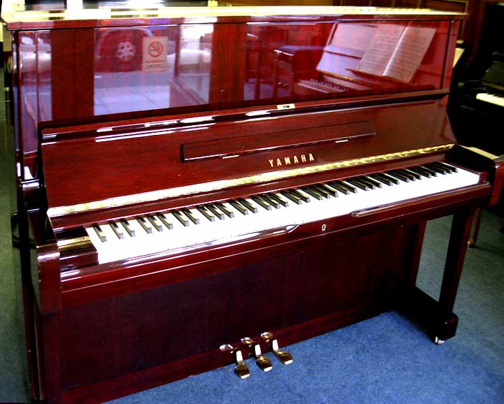 YAMAHA U3