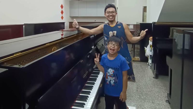  回顧過去一年，我們一共服務了 120 個家庭..感謝與我們團隊購買 二手鋼琴 的顧客 