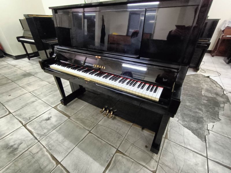  YAMAHA U30外觀的 U3 二手鋼琴 只要53800 買琴找中壢中古鋼琴黃先生就對啦! 