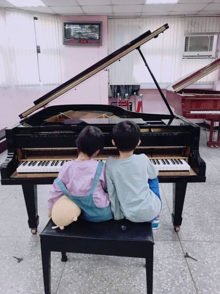  感謝近期與小弟購買中古鋼琴的顧客，HAPPY HALLOWEEN! 